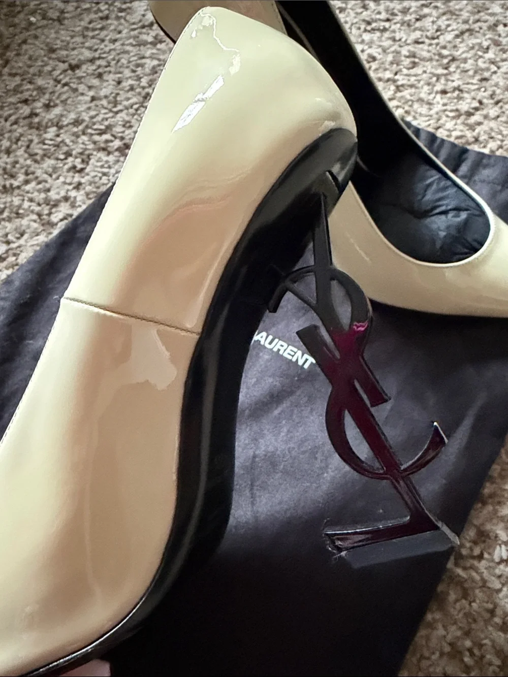 Saint Laurent Cream Patent Leather Pointed-Toe Stiletto Pumps - Picture 3 of 3